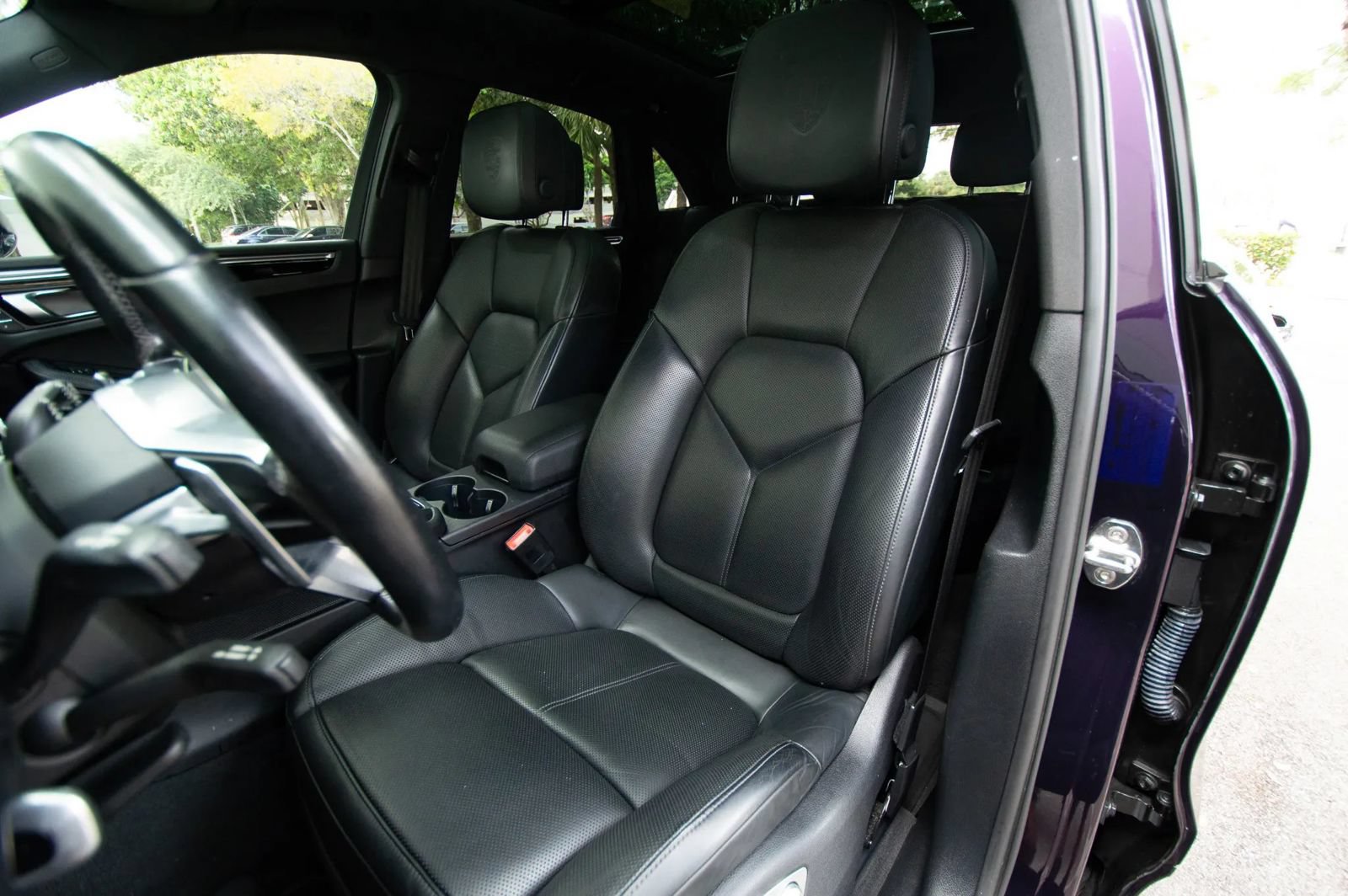 Used 2021 Porsche Macan w/ Premium Package Plus AWD/4WD image 38