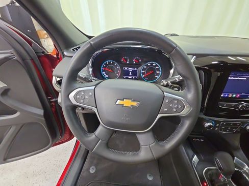 Used 2023 Chevrolet Traverse LT image 15