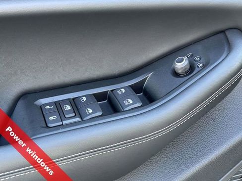 New 2025 Jeep Grand Cherokee Altitude image 19