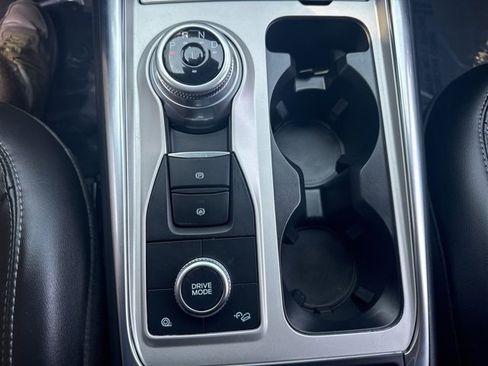 Used 2022 Ford Explorer XLT w/ Equipment Group 202A image 15