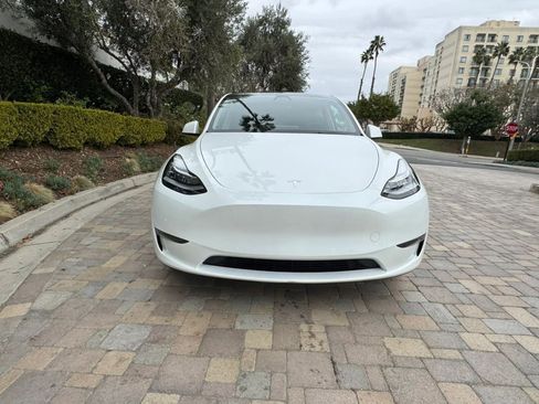 Used 2023 Tesla Model Y Long Range AWD/4WD image 2