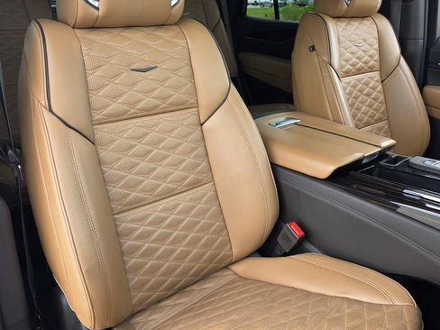 Certified 2023 Cadillac Escalade Premium Luxury RWD image 24