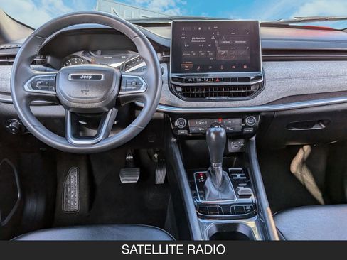 Used 2023 Jeep Compass Latitude image 14