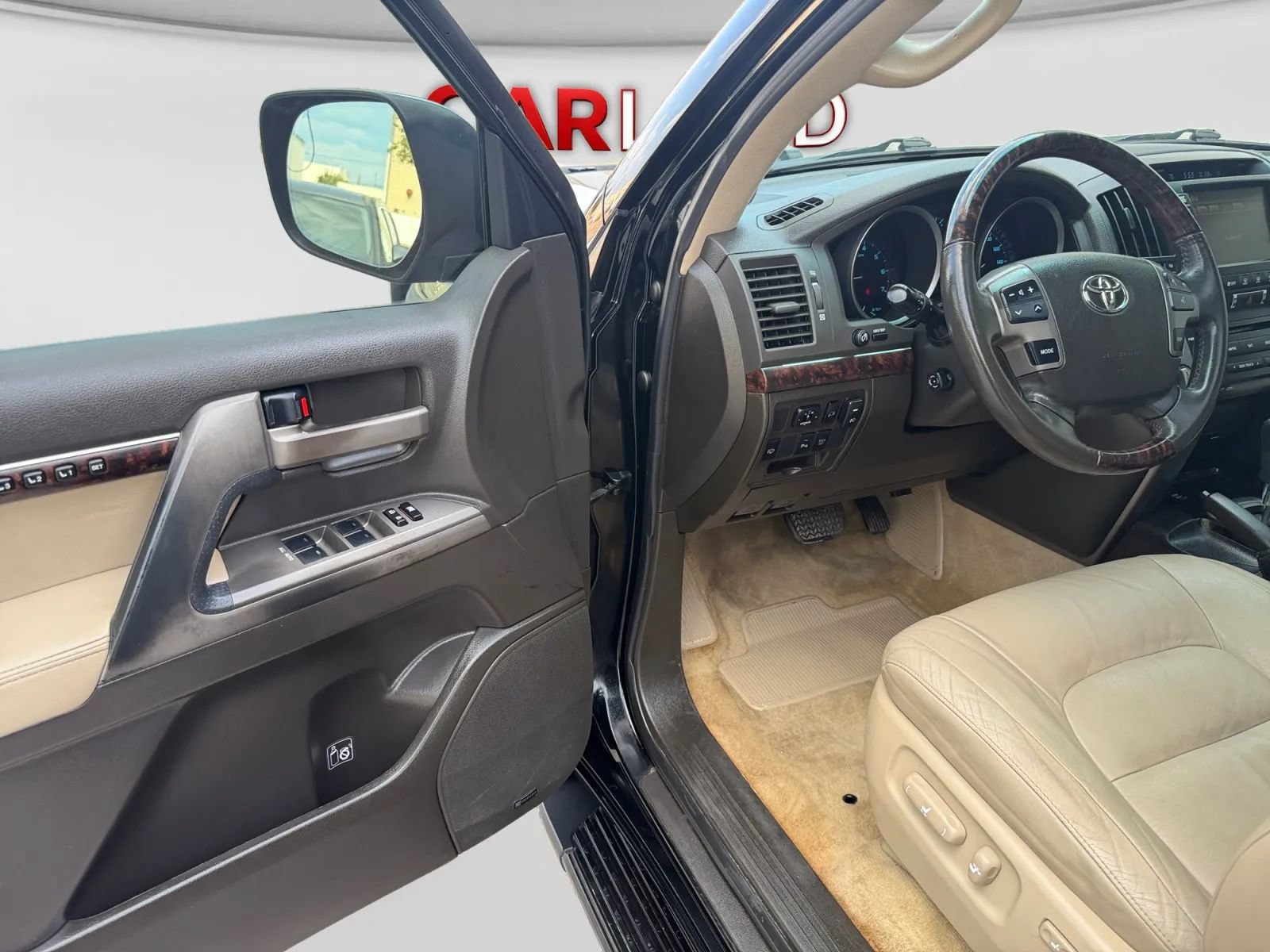 Used 2011 Toyota Land Cruiser w/ Upgrade Pkg AWD/4WD image 10