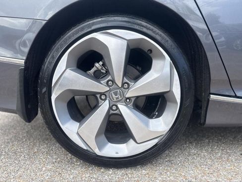 Used 2018 Honda Accord Touring image 10