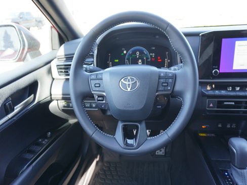 Used 2025 Toyota Camry SE w/ Convenience Package FWD image 15