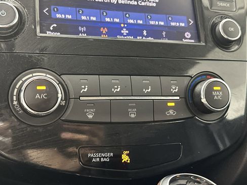 Used 2020 Nissan Rogue Sport S image 19