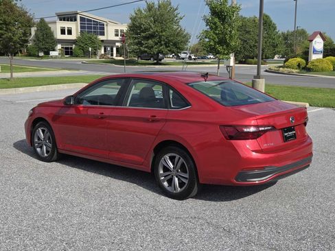 Used 2024 Volkswagen Jetta SE FWD image 5