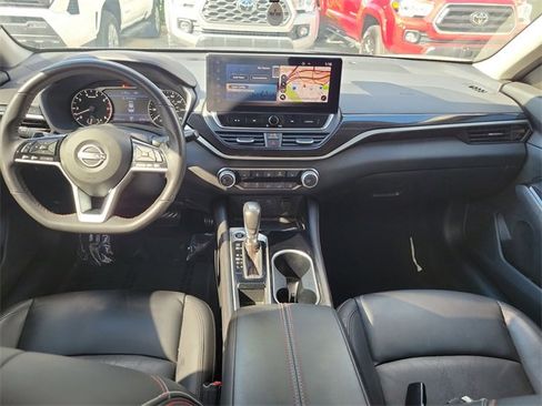 Used 2024 Nissan Altima 2.5 SR w/ SR Premium Package image 9