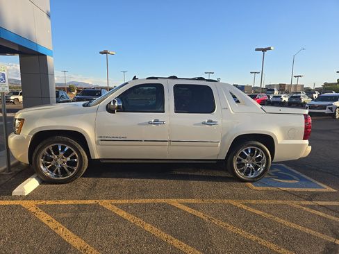 Used 2012 Chevrolet Avalanche LTZ RWD image 3