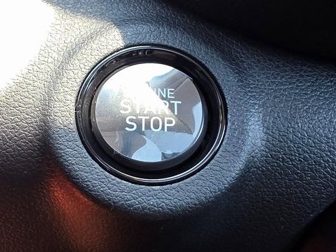 New 2025 Hyundai Venue SEL image 39