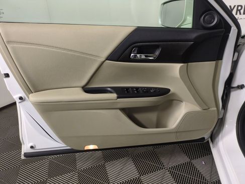Used 2015 Honda Accord Hybrid Sedan image 10