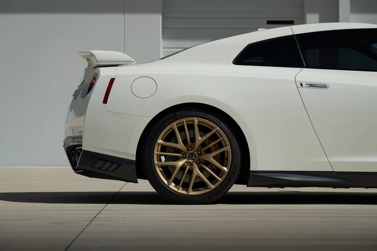 Used 2017 Nissan GT-R Premium w/ Premium Interior Package AWD/4WD image 30
