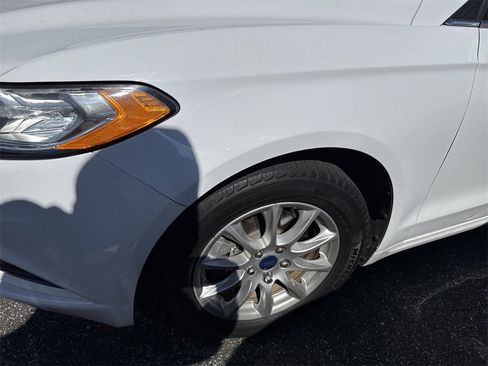 Used 2018 Ford Fusion S image 4