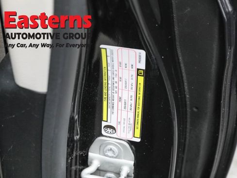 Used 2023 Chrysler Pacifica Touring-L FWD image 34