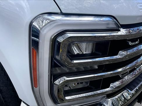 Used 2023 Ford F250 Lariat w/ Lariat Ultimate Package AWD/4WD image 26
