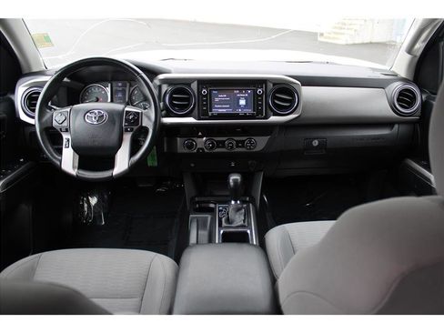 Used 2017 Toyota Tacoma SR5 w/ Tow Package image 9