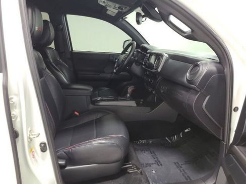 Used 2018 Toyota Tacoma TRD Pro AWD/4WD image 12