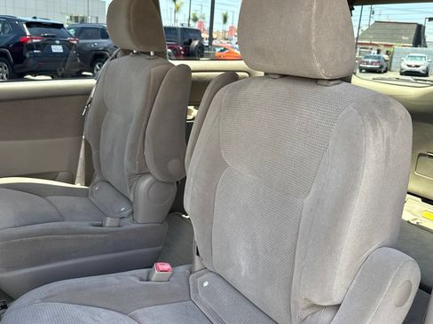 Used 2005 Toyota Sienna LE FWD image 29