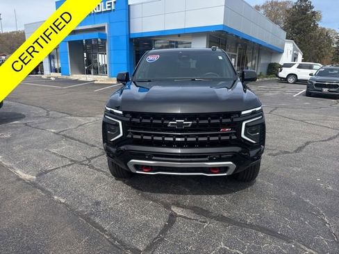 Used 2025 Chevrolet Suburban Z71 AWD/4WD image 4