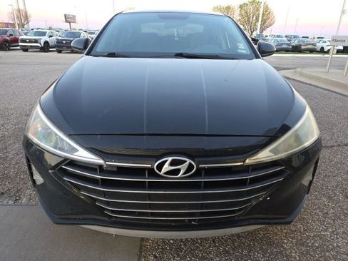 Used 2019 Hyundai Elantra SE image 2