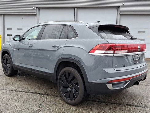 Used 2024 Volkswagen Atlas Cross Sport SE w/ Panoramic Sunroof Package image 4