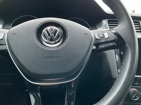 Used 2021 Volkswagen Golf 4-Door image 20