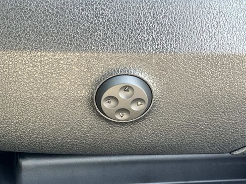 Used 2025 Mercedes-Benz GLC 300 image 22