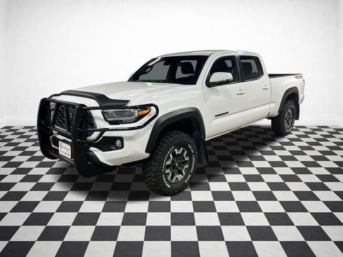 Used 2023 Toyota Tacoma TRD Off-Road w/ TRD Premium Off Road Package AWD/4WD image 4