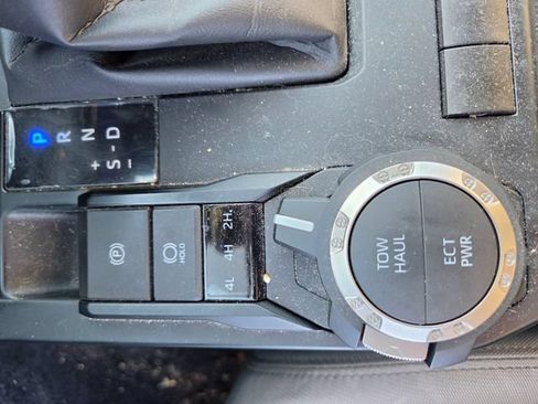 Used 2024 Toyota Tacoma SR5 AWD/4WD image 8