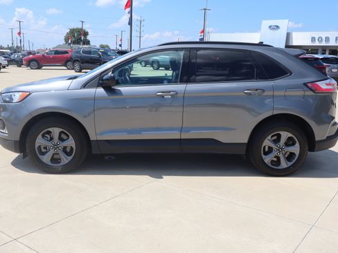 Used 2023 Ford Edge SEL w/ Sport Appearance Package AWD/4WD image 9