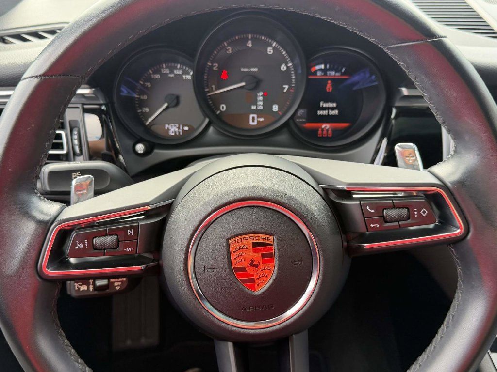 Used 2022 Porsche Macan AWD/4WD image 33