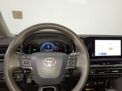 Used 2025 Toyota Camry LE image 12