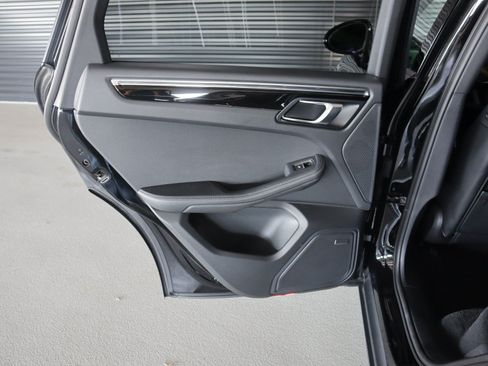 Certified 2026 Porsche Macan AWD/4WD image 25