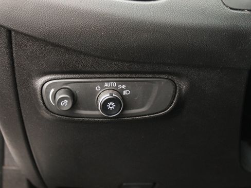 Used 2018 Chevrolet Equinox LT FWD image 11