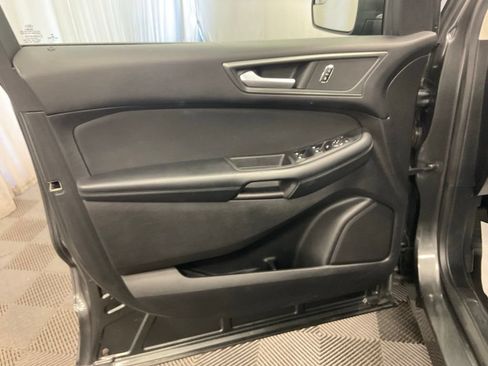 Used 2017 Ford Edge SE FWD image 16
