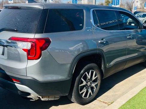 Used 2023 GMC Acadia SLE image 2