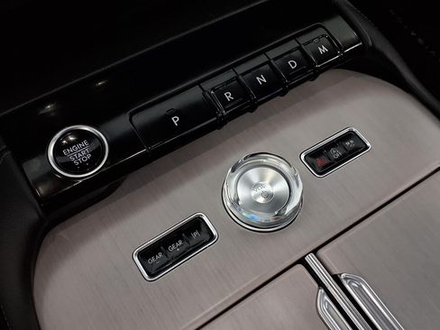 Used 2025 Lincoln Navigator Reserve w/ Jet Appearance Package AWD/4WD image 21