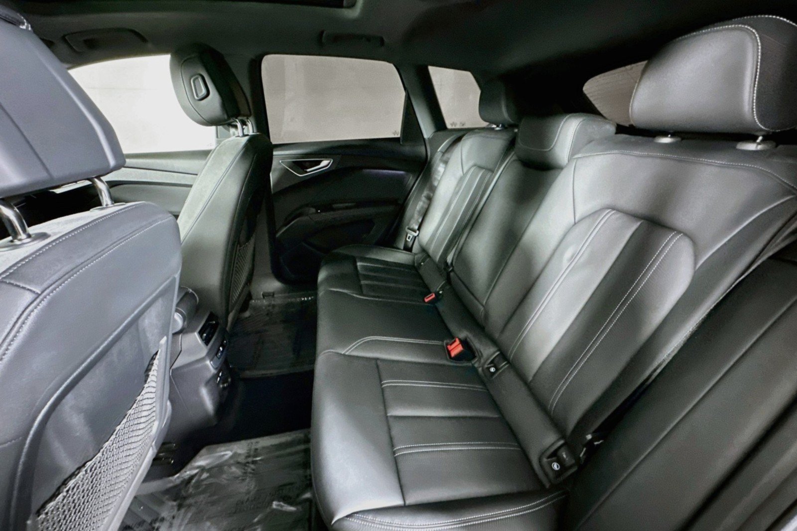 Used 2024 Audi Q4 e-tron Premium w/ Convenience Package RWD image 9