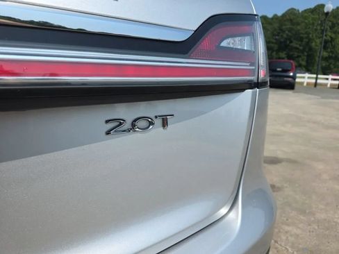 Used 2019 Lincoln Nautilus Reserve FWD image 11
