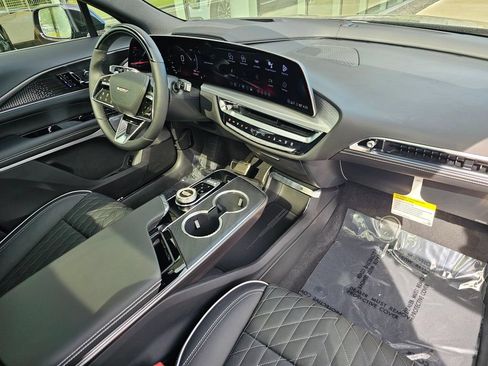 New 2026 Cadillac Lyriq V AWD/4WD image 10