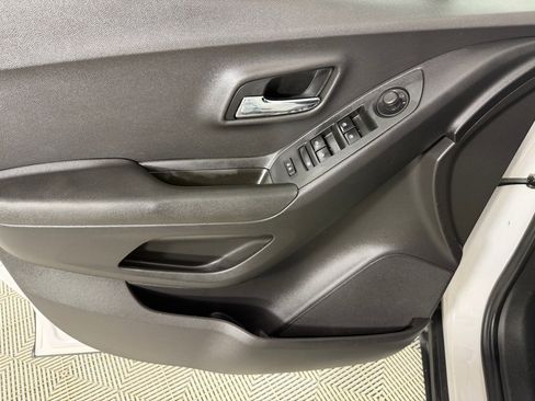 Used 2020 Chevrolet Trax LS image 11