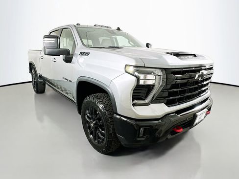 Used 2025 Chevrolet Silverado 2500 LT w/ Trail Boss Package image 3
