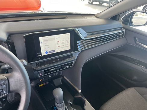 Used 2025 Toyota Camry LE image 18