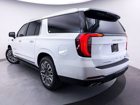 Used 2025 GMC Yukon XL Denali Ultimate AWD/4WD image 2
