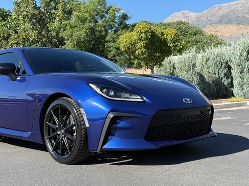 Used 2023 Toyota GR86 w/ ALL Weather Mat Package (TMS) RWD image 16
