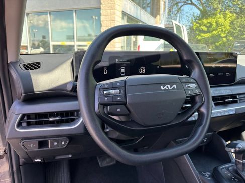 Used 2025 Kia K4 FWD image 33