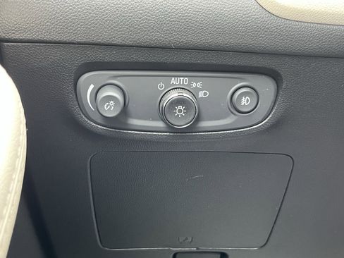 Used 2021 Buick Encore GX Preferred AWD/4WD image 35
