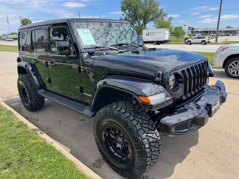 Used 2021 Jeep Wrangler Unlimited Sahara AWD/4WD image 7