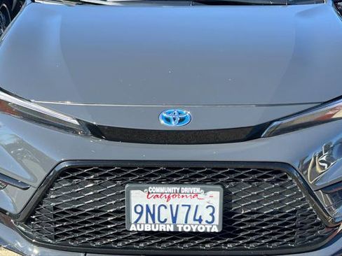 Certified 2024 Toyota Corolla SE w/ SE Package image 9